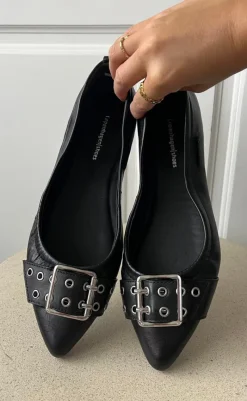 Hot Ballerina - The Reason Why  - Black Loafers & Ballerinaer