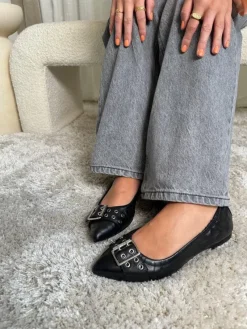 Hot Ballerina - The Reason Why  - Black Loafers & Ballerinaer