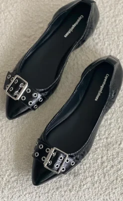 Ballerina - The Reason Why  - Black Patent Loafers & Ballerinaer