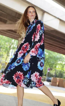 Sale Kjole - Bina - Black Blossom Kjoler