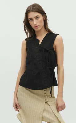 New Top - Ciana Scallop-G - Black T-shirts & Toppe