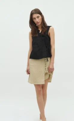 New Top - Ciana Scallop-G - Black T-shirts & Toppe