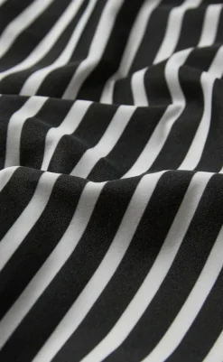 Hot Badedragt - Stripe Swim - Black Badetøj