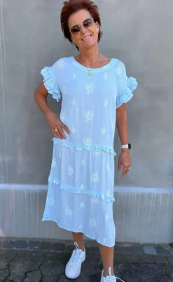Clearance Ina Copenhagen Kjole - Dalila - Light Blue / White Embroidery Kjoler