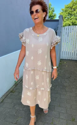 New Ina Copenhagen Kjole - Dalila - Camel / White Embroidery Kjoler