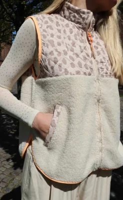 Liberte Vest - Teddy - Creme Pale Lux Leo/Neon Orange Veste