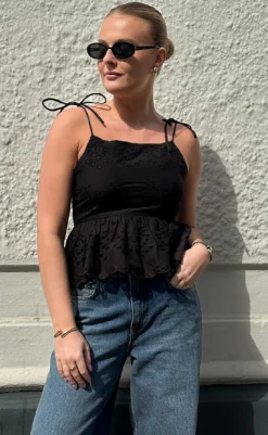 Discount Top - Libby - Black T-shirts & Toppe