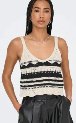 New Top - Merida Life - Ecru Black T-shirts & Toppe