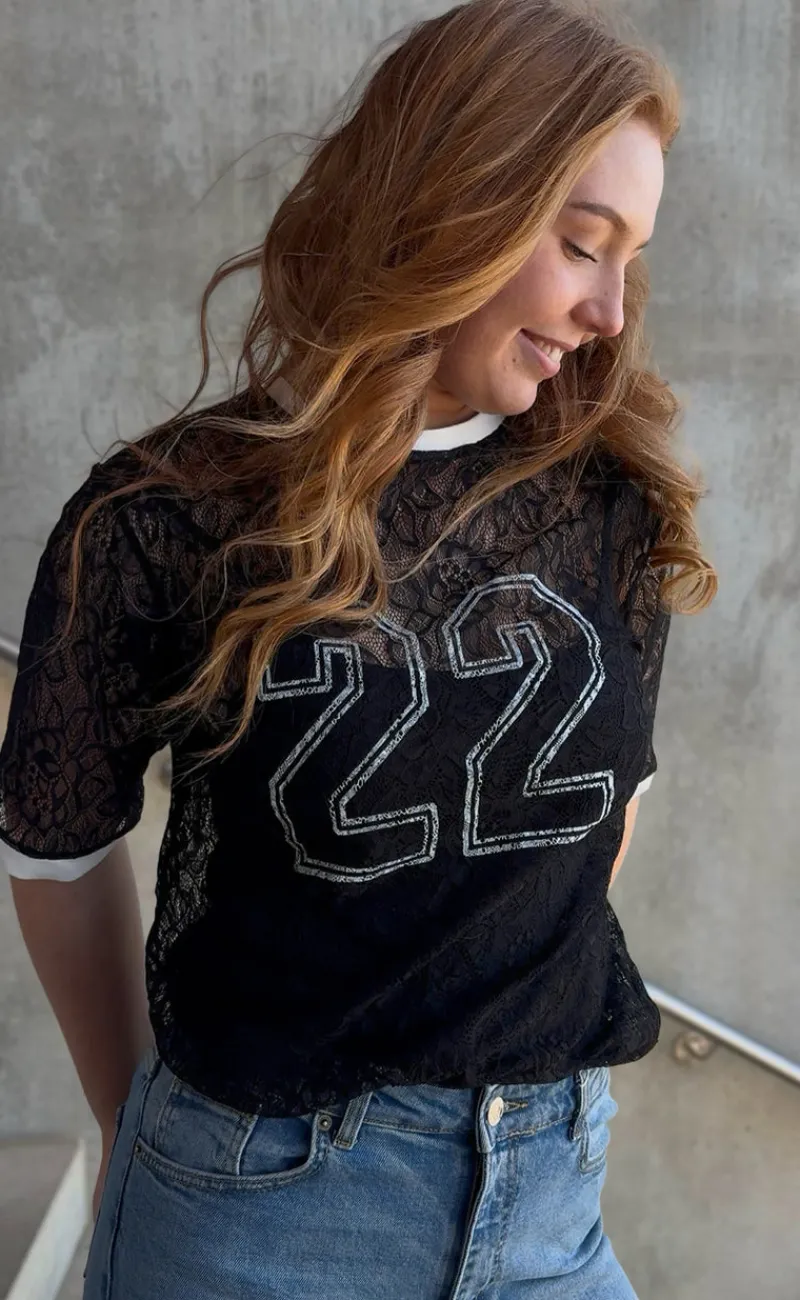 Clearance Bluse - Susanna Football - Black Lace (vendbar) Bluser