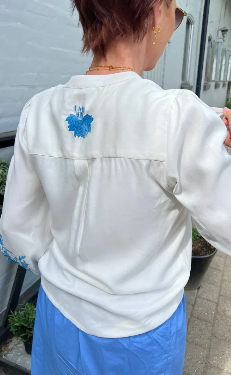 Discount Bluse - Molly - Off White w. Blue Bluser