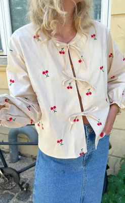 Sale Bluse - Leonora - Off White W. Cherry Bluser