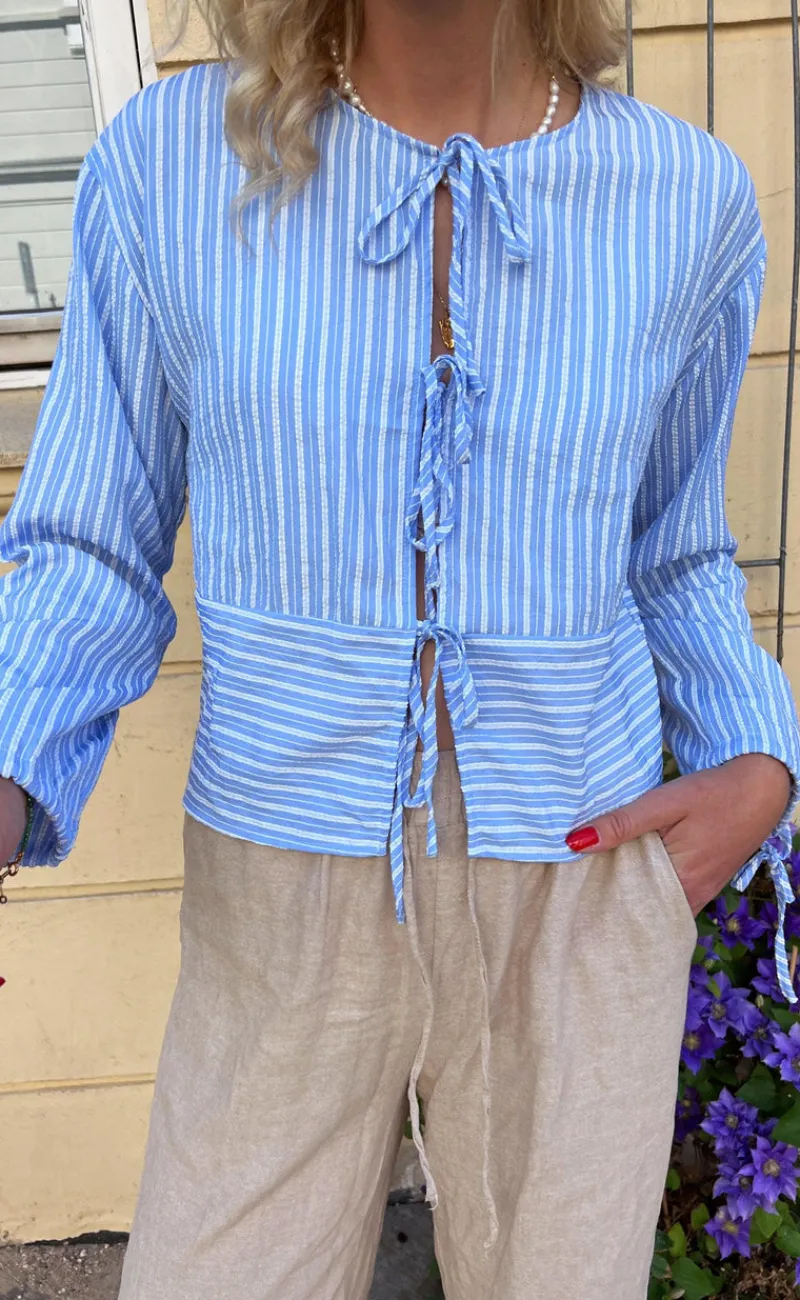 Discount Bluse - Cornelia - Blue / White Stripe (vendbar) Bluser