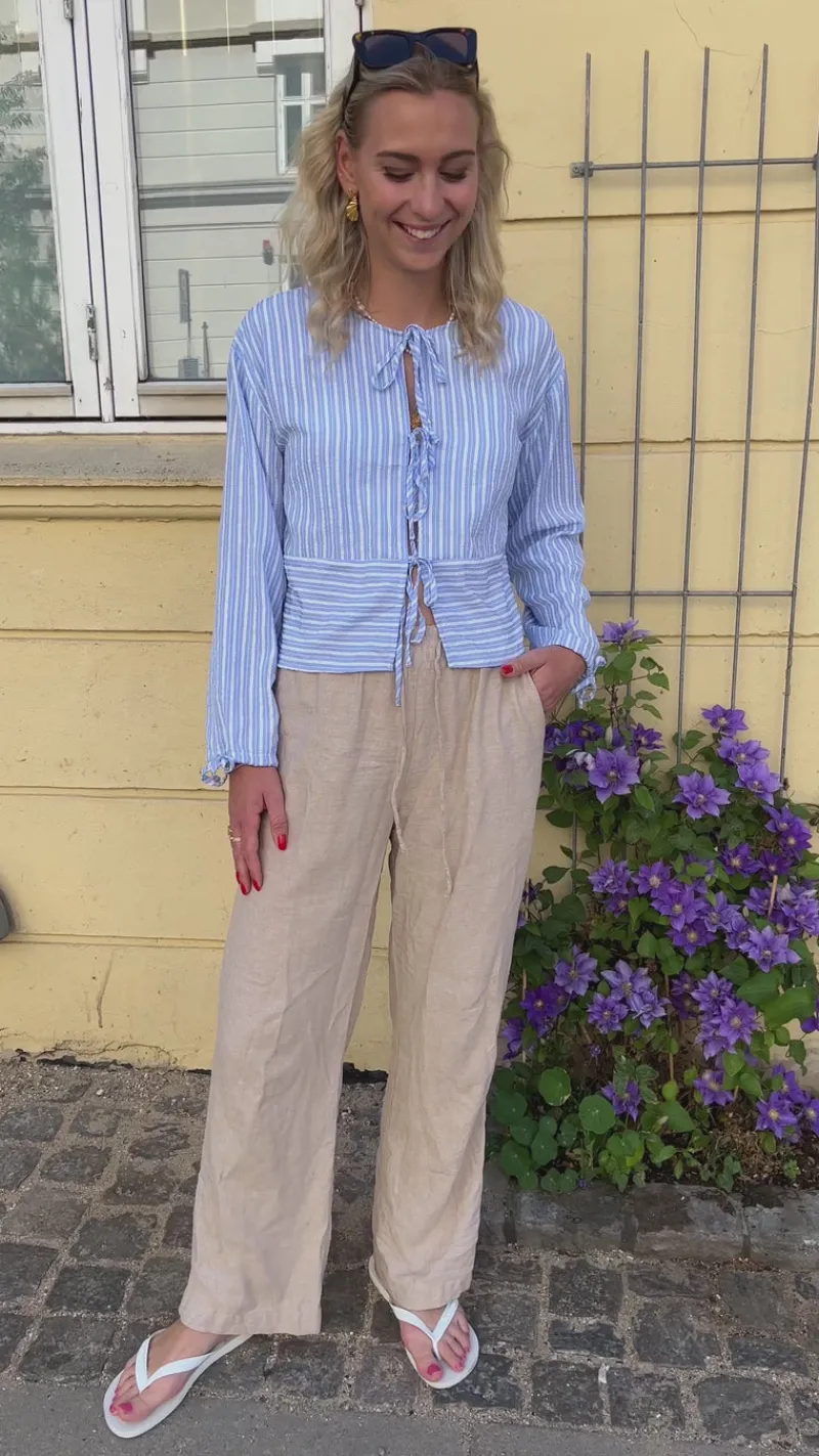 Discount Bluse - Cornelia - Blue / White Stripe (vendbar) Bluser