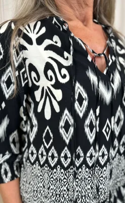Hot Bluse - Tora - Black/White Paisley Bluser