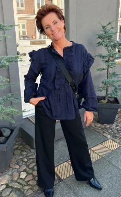 Discount Bluse - Frida - Navy Blue Broderie Anglaise Bluser