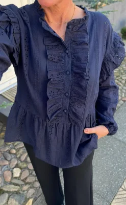 Discount Bluse - Frida - Navy Blue Broderie Anglaise Bluser