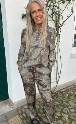 Clearance Bluse - Chili - Dark Brown Flower Bluser