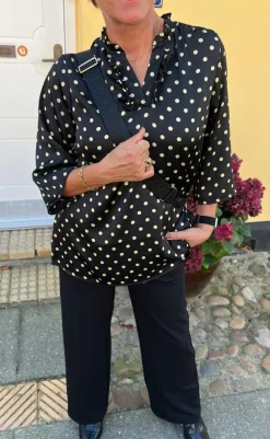 Bluse - Datia - Black W. Green Dots Bluser