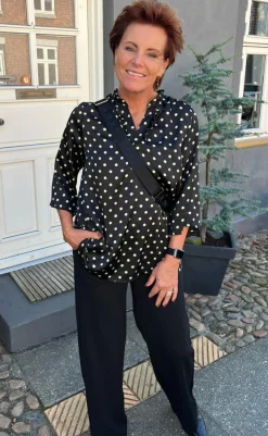 Bluse - Datia - Black W. Green Dots Bluser