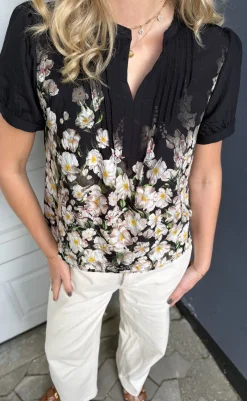 Online Bluse - Nina - Black W. Flowers Bluser