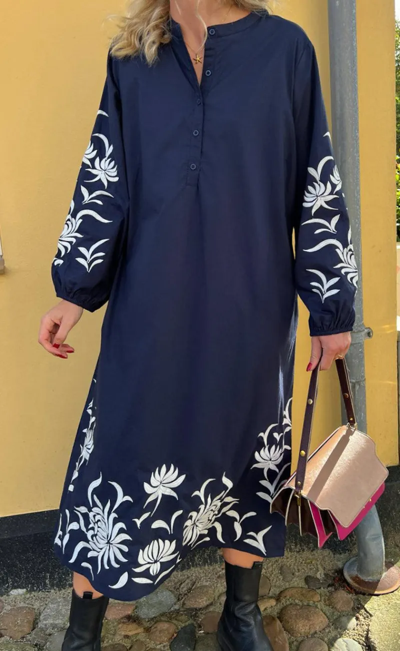 Online Kjole - Tilde Long - Navy W. Embroidery Kjoler