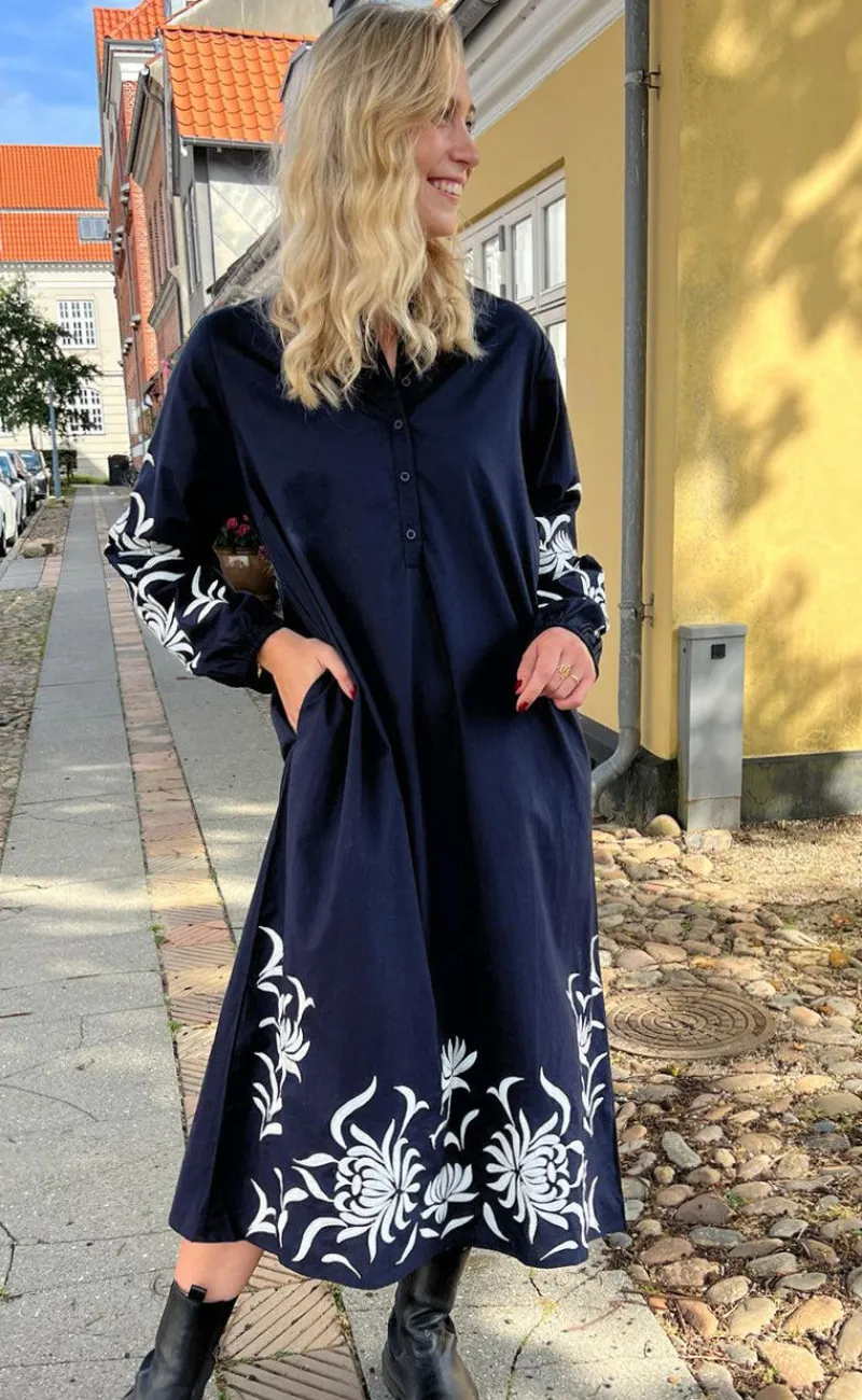Online Kjole - Tilde Long - Navy W. Embroidery Kjoler
