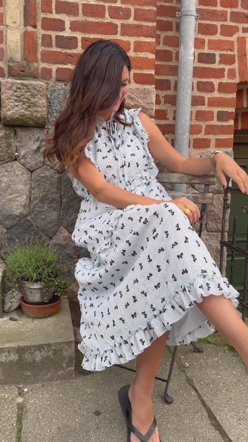 Hot Kjole - Lilja Bow Dress - White w. Black Bows Kjoler