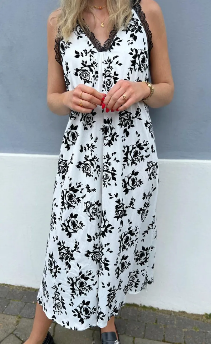 New Kjole - Nellie - White / Black Roses Kjoler