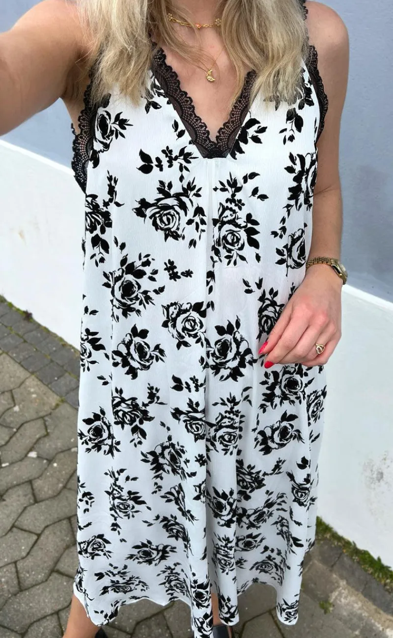 New Kjole - Nellie - White / Black Roses Kjoler
