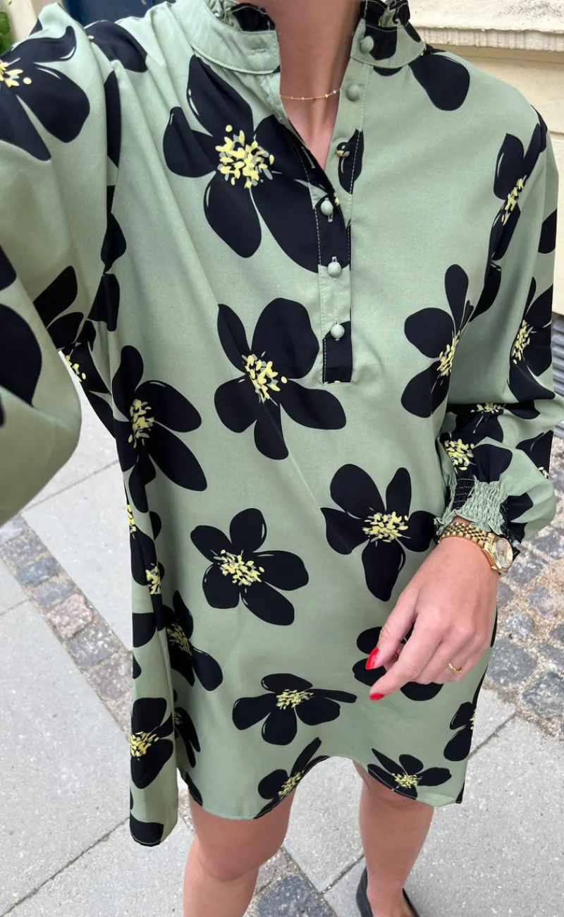 Discount Kjole - Augusta - Dusty Green/Black Flower Kjoler