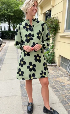 Discount Kjole - Augusta - Dusty Green/Black Flower Kjoler