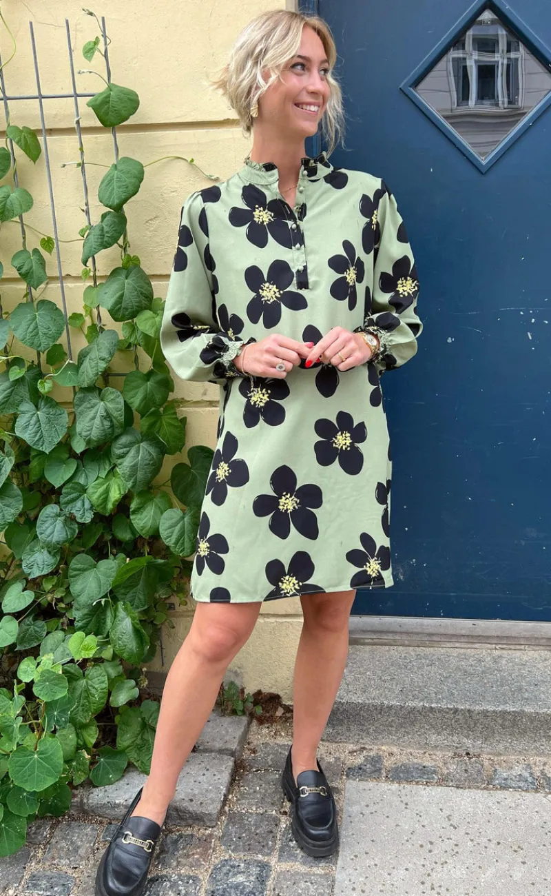 Discount Kjole - Augusta - Dusty Green/Black Flower Kjoler