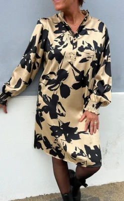 Discount Kjole - Augusta - Camel / Black Flower Kjoler