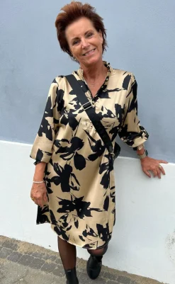 Discount Kjole - Augusta - Camel / Black Flower Kjoler