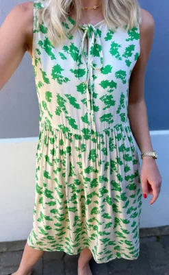 Best Kjole - Heidi - White/Green Flowers Kjoler