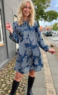 Outlet Kjole - Hazel - Navy Blue Flower Kjoler