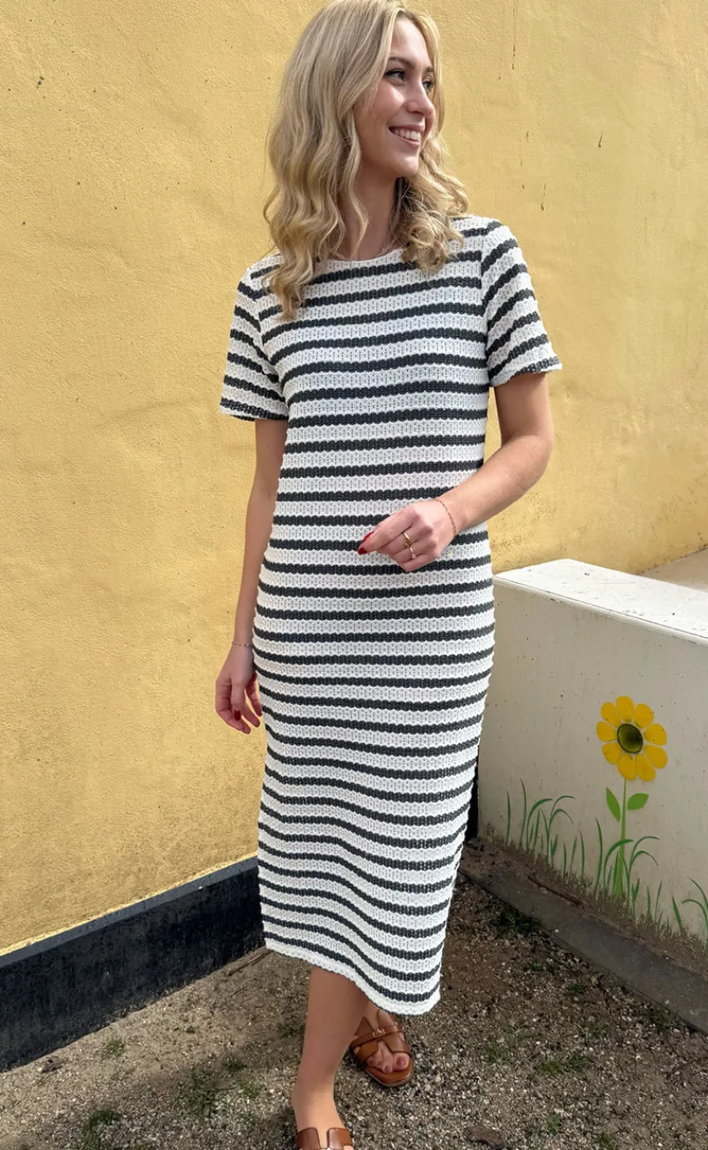 Outlet Kjole - Carolina Knit - Black Striped Kjoler