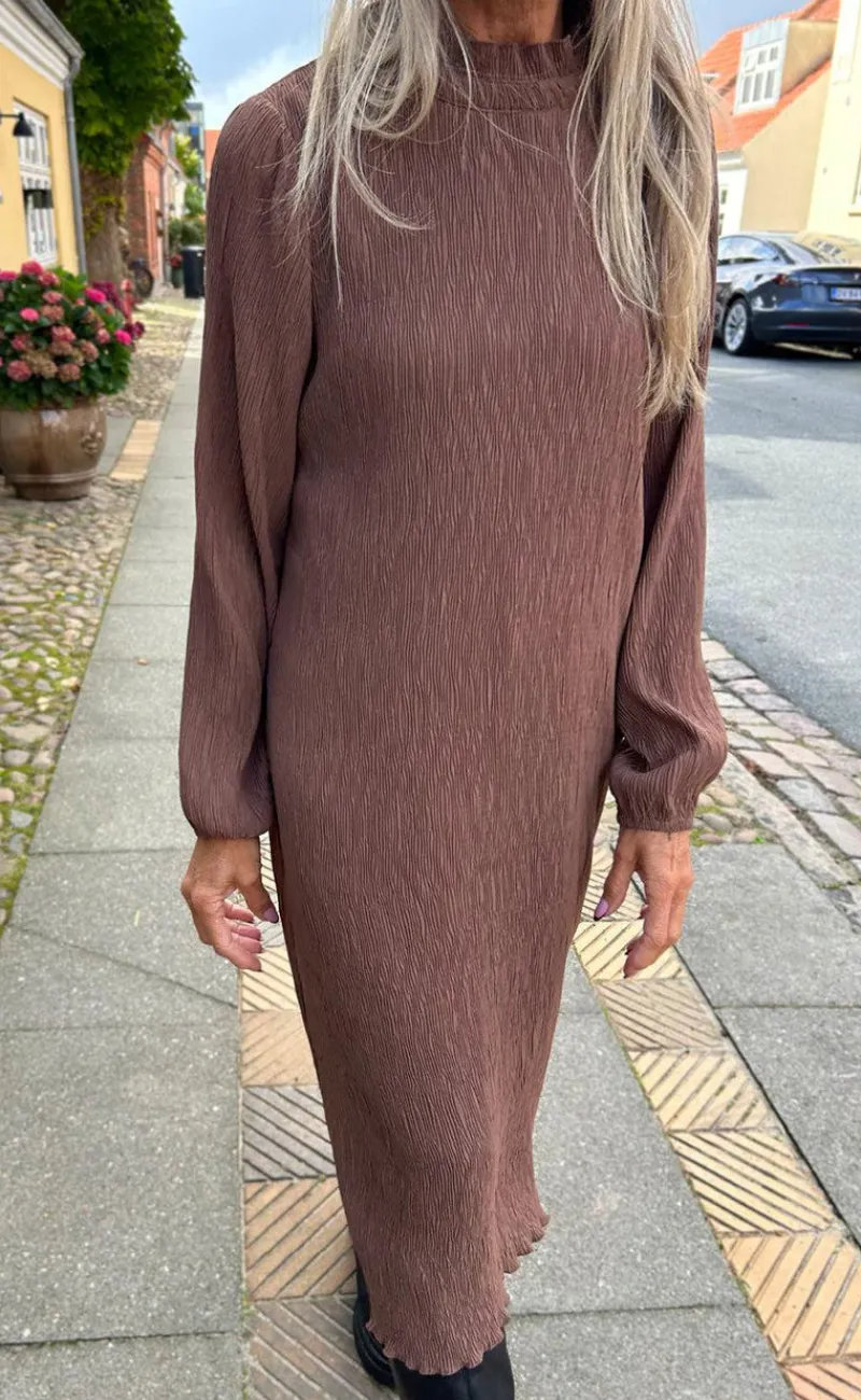 New Kjole - Pernille Plisse - Brown Kjoler