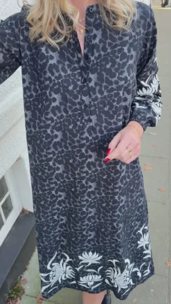 New Kjole - Tilde Long - Grey Leopard Kjoler