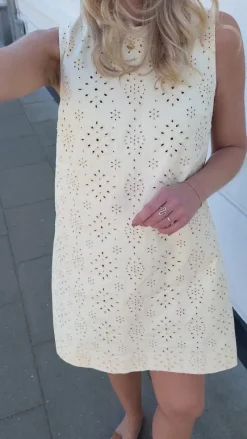 Kjole - Maja - Off White Denim W. Embroidery Kjoler