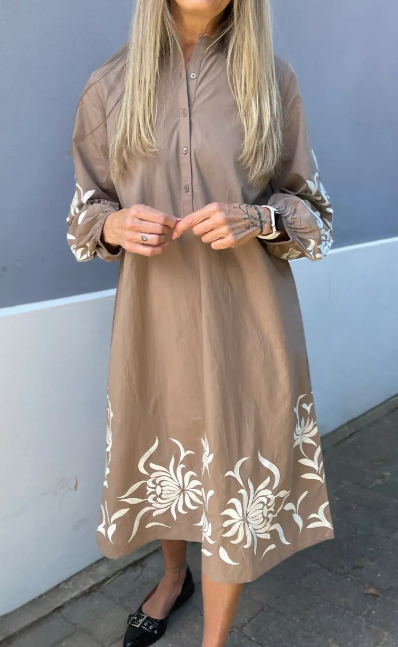 Outlet Kjole - Tilde - Light Brown W. Embroidery Kjoler