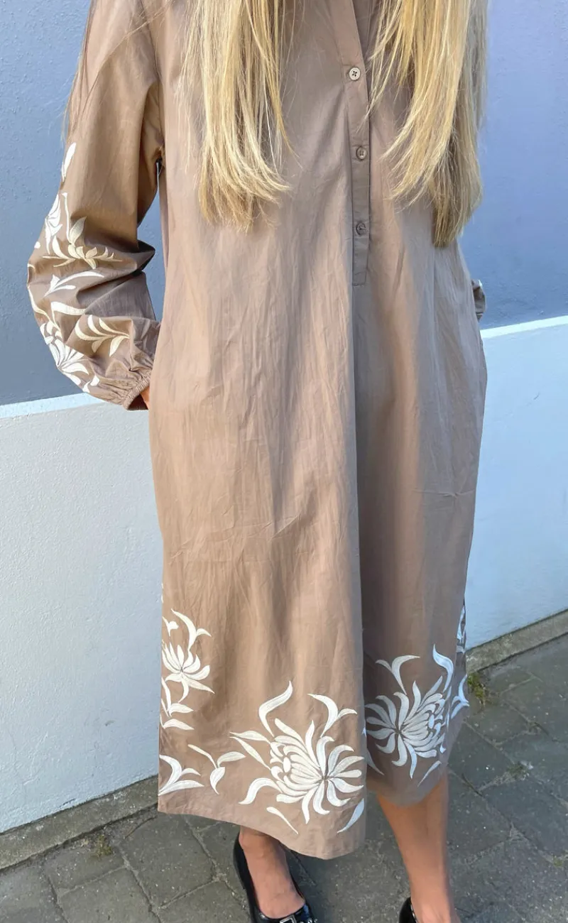 Outlet Kjole - Tilde - Light Brown W. Embroidery Kjoler