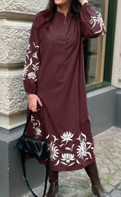 Hot Kjole - Tilde Long - Burgundy Red W. Embroidery Kjoler