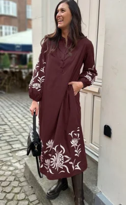 Hot Kjole - Tilde Long - Burgundy Red W. Embroidery Kjoler