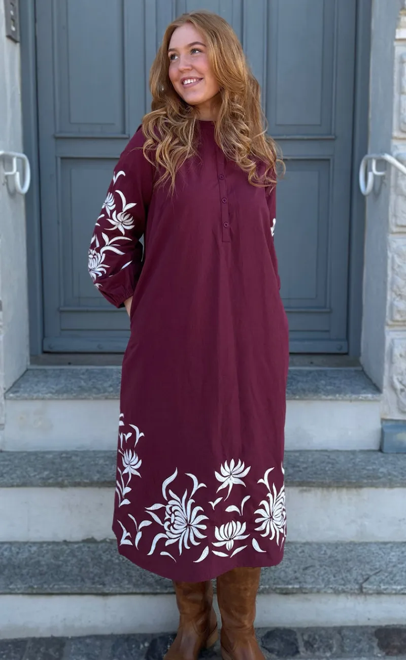 Hot Kjole - Tilde Long - Burgundy Red W. Embroidery Kjoler