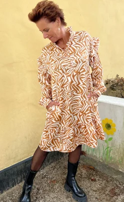 Clearance Kjole - Lisa - Beige/Camel Print Kjoler