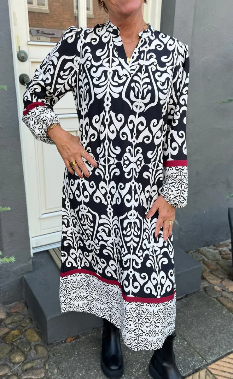 Kjole - Tia - Black W. White Print Kjoler