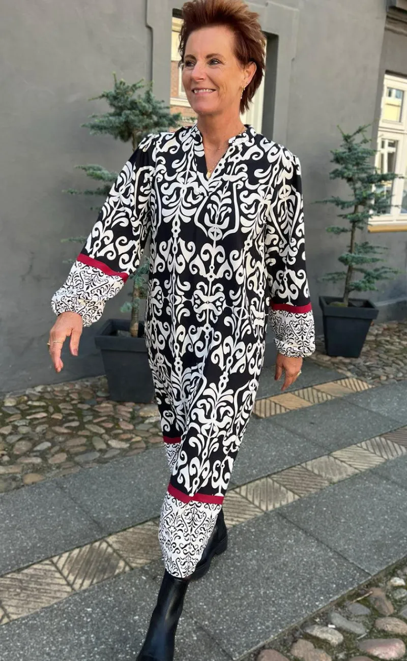 Kjole - Tia - Black W. White Print Kjoler