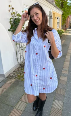 Discount Kjole - Selma - Blue Striped W. Strawberries Kjoler