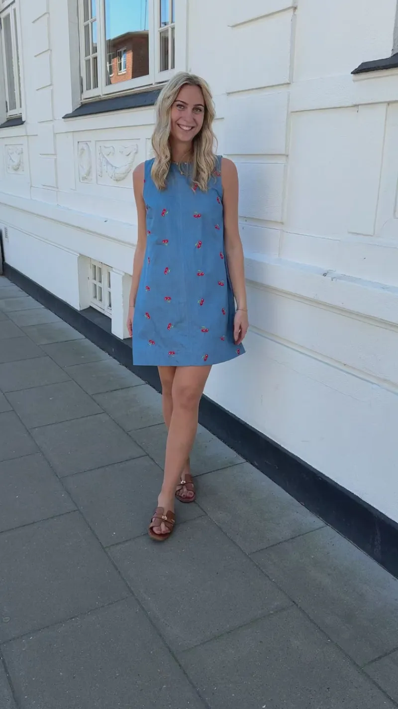 Hot Kjole - Naja - Denim Blue w. Cherries Kjoler